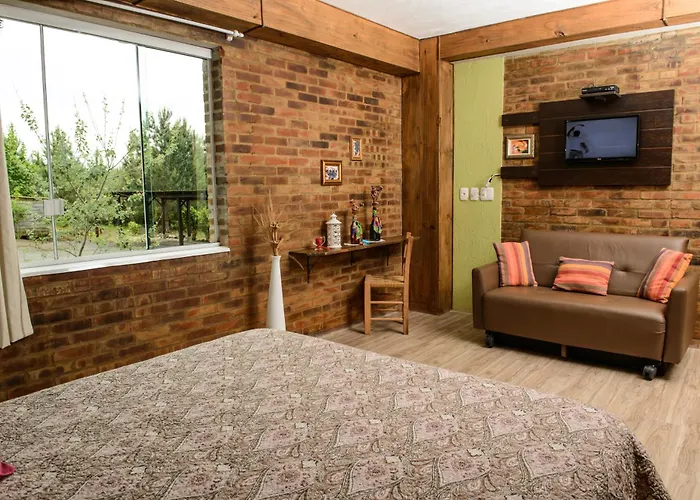 Hotel com vista: Bina's Haus Pousada, Cafeteria e Atelier